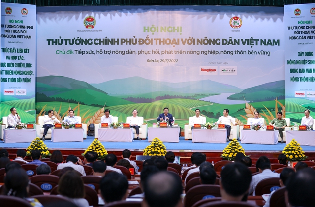 Hội nghị có sự tham dự của lãnh đạo Tỉnh ủy, UBND tỉnh Sơn La và các tỉnh, thành phố tại 62 điểm cầu trên cả nước