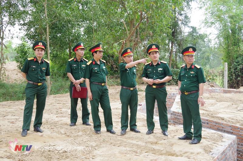 Thượng tá Phan Đại Nghĩa – Uỷ viên Ban Thường vụ Tỉnh uỷ, Chỉ huy trưởng Bộ CHQS tỉnh kiểm tra công tác chuẩn bị diễn tập Khu vực phòng thủ thị xã Cửa Lò năm 2022.