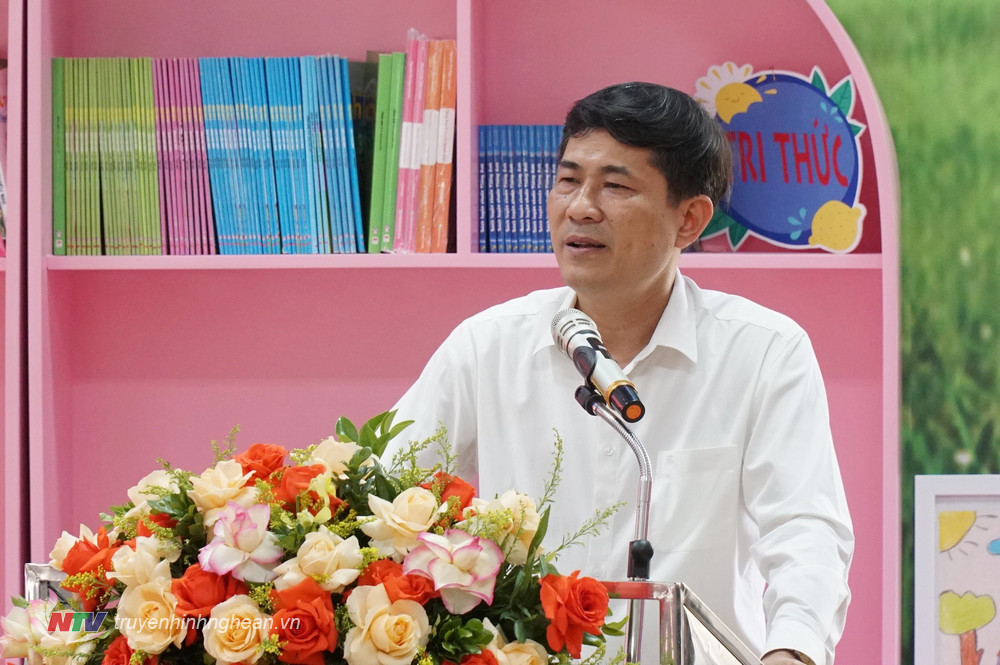 Giám đốc Sở Giáo dục - Đào tạo Thái Văn Thành phát biểu tại buổi lễ.