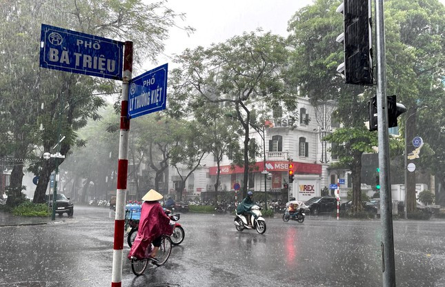 Hà Nội và các tỉnh Bắc Bộ, Bắc Trung Bộ đón mưa lớn từ nay đến 24/5. 