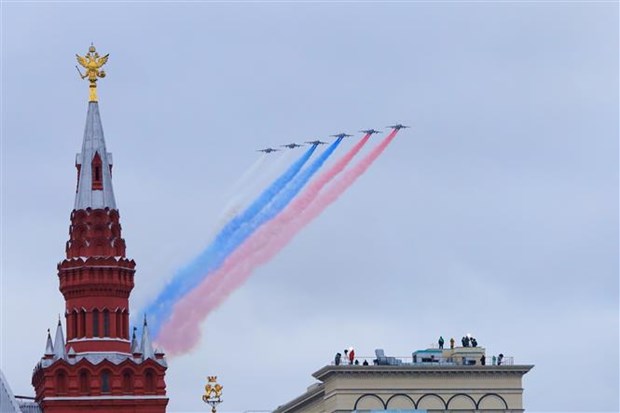 Đội bay Su-25 kết thúc phần trình diễn không quân tại lễ duyệt binh tại Moskva, ngày 9/5/2021.