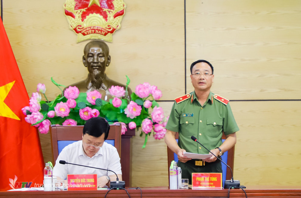 Thiếu tướng Phạm Thế Tùng - Giám đốc Công an tỉnh báo cáo kết quả thực hiện Đề án 06/CP sau 3 tháng triển khai.