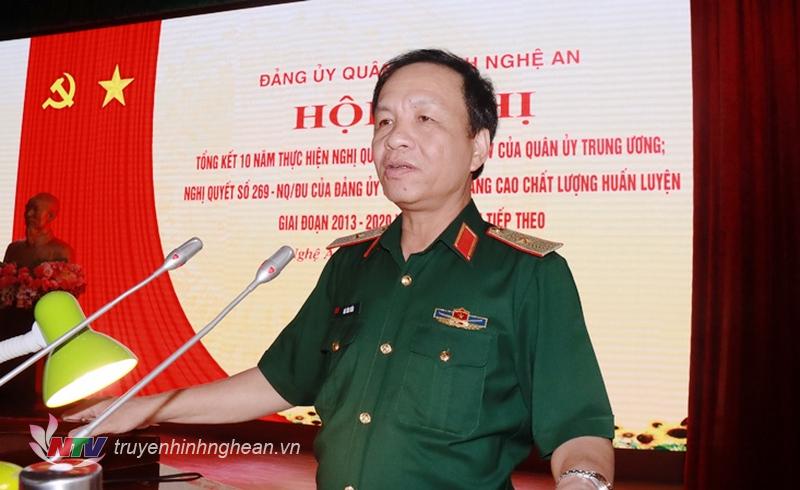 Thiếu tướng Hà Tân Tiến - Ủy viên Ban Thường vụ Đảng ủy, Phó Tư lệnh Quân khu 4 phát biểu tại hội nghị.