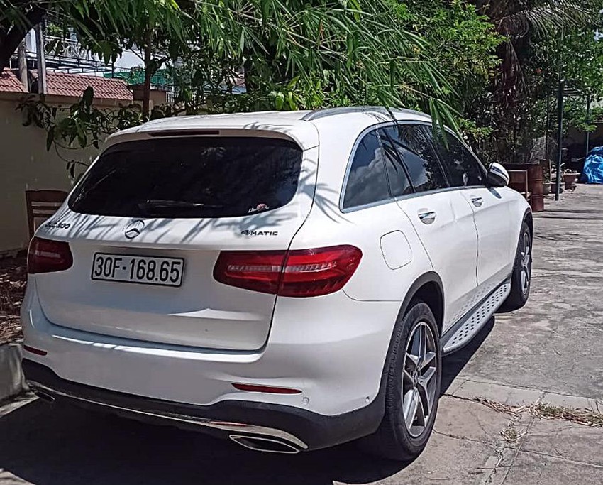 Chiếc xe Mercedes gây án. 