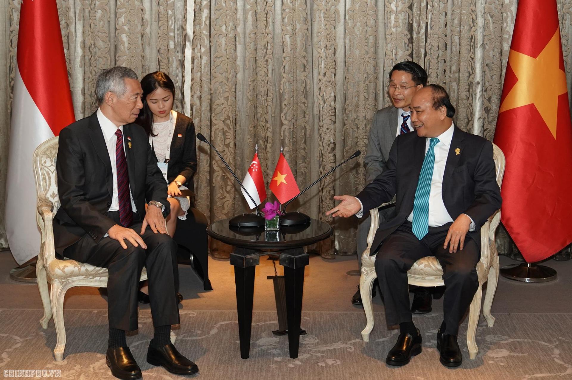 Thủ tướng Nguyễn Xuân Phúc gặp Thủ tướng Singapore Lý Hiển Long