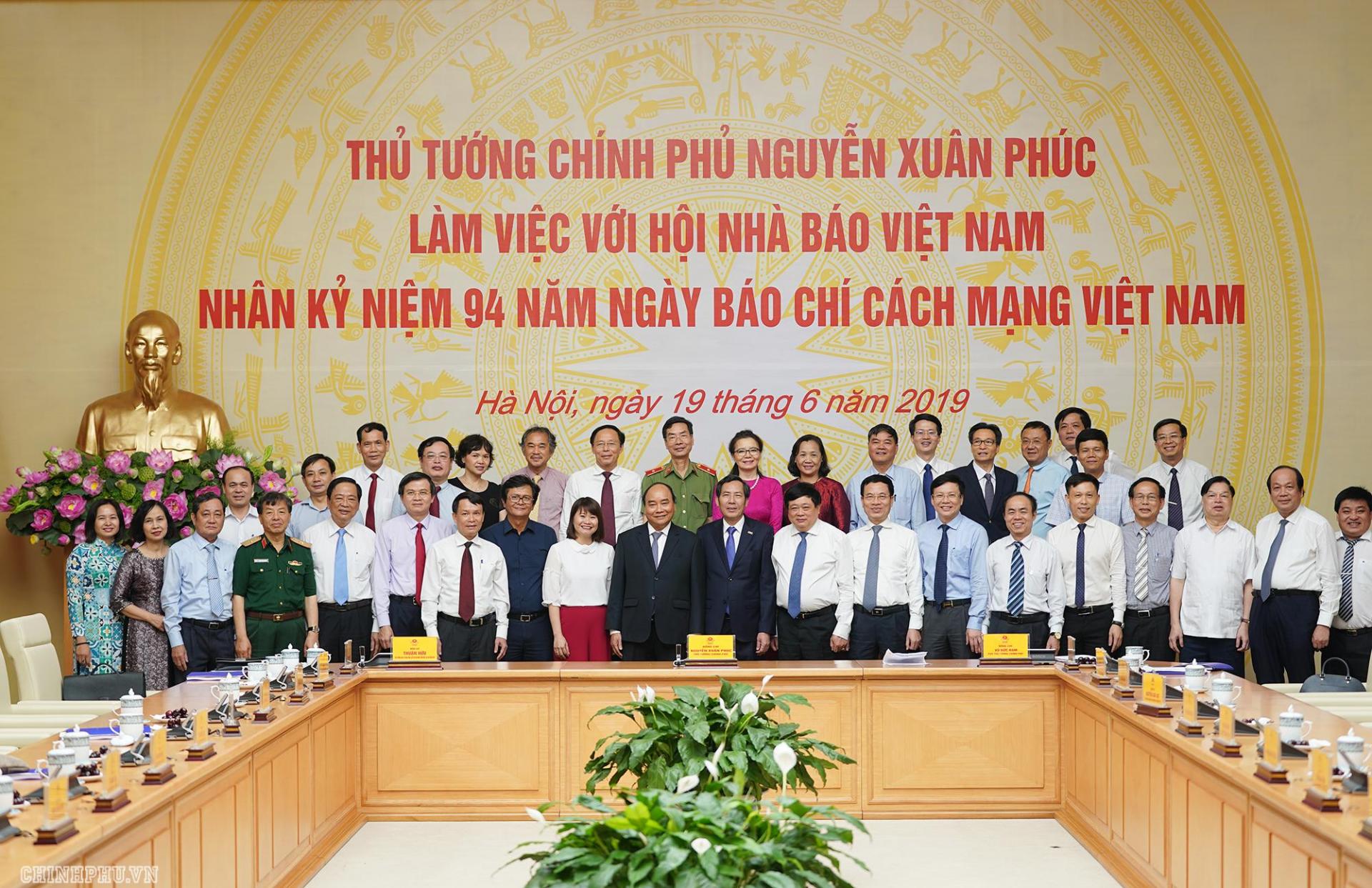  Thủ tướng Nguyễn Xuân Phúc và các đại biểu.