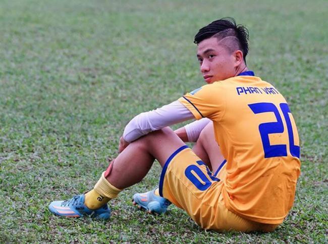 Phan Văn Đức chấn thương nặng, phải nghỉ thi đấu hết mùa giải 2019