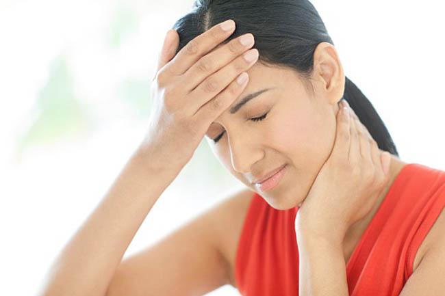 Các triệu chứng khác: Say nắng có thể gây ra nhiều triệu chứng khác như đau đầu dữ dội, các cơ vô lực, buồn nôn và thở gấp.