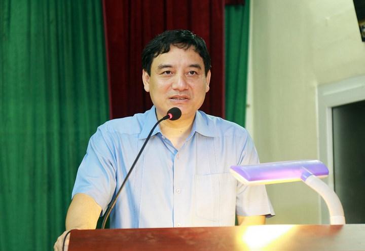 Bí thư Tỉnh ủy Nguyễn Đắc Vinh phát biểu tại buổi sinh hoạt.