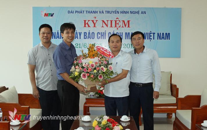 Huyện Nam Đàn chúc mừng Đài PT-TH Nghệ An.