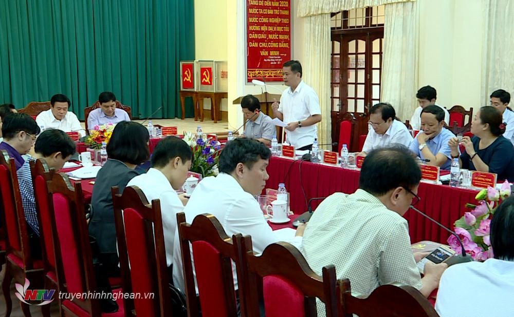 Chủ tịch UBND tỉnh Thái Thanh Quý báo cáo