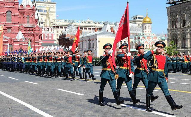 Duyệt binh trên Quảng trường Đỏ. Ảnh: Kremlin.us