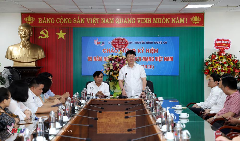 Chủ tịch UBND tỉnh Nguyễn Đức Trung phát biểu chúc mừng.