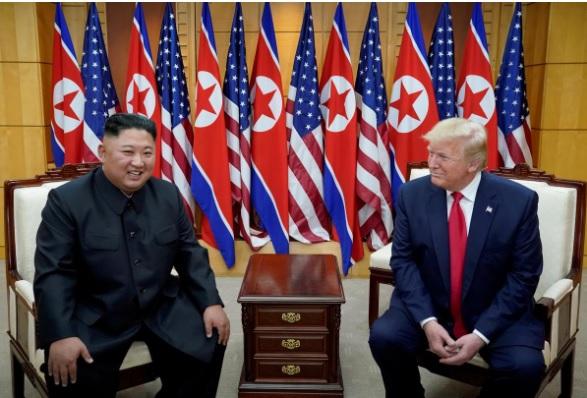 Tổng thống Mỹ Donald Trump và Chủ tịch Triều Tiên Kim Jong-un gặp mặt trong hội nghị thượng đỉnh tổ chức tại khu phi quân sự Panmunjom tháng 6/2019. Ảnh: Reuters