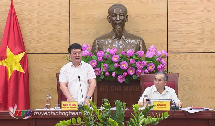 Chủ tịch UBND tỉnh Nguyễn Đức Trung phát biểu kết luận tại cuộc họp.