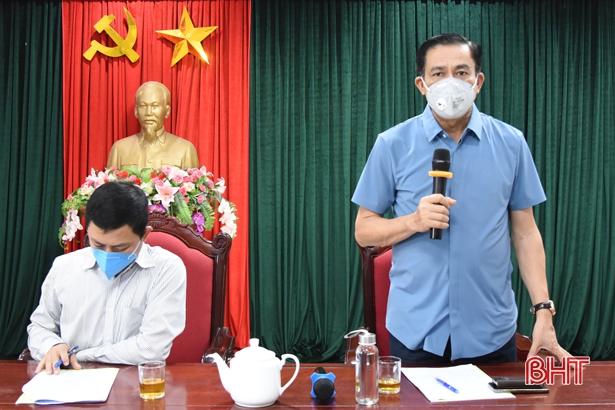 Chủ tịch UBND tỉnh Võ Trọng Hải và Phó Chủ tịch UBND tỉnh Lê Ngọc Châu chủ trì họp khẩn tại huyện Lộc Hà.