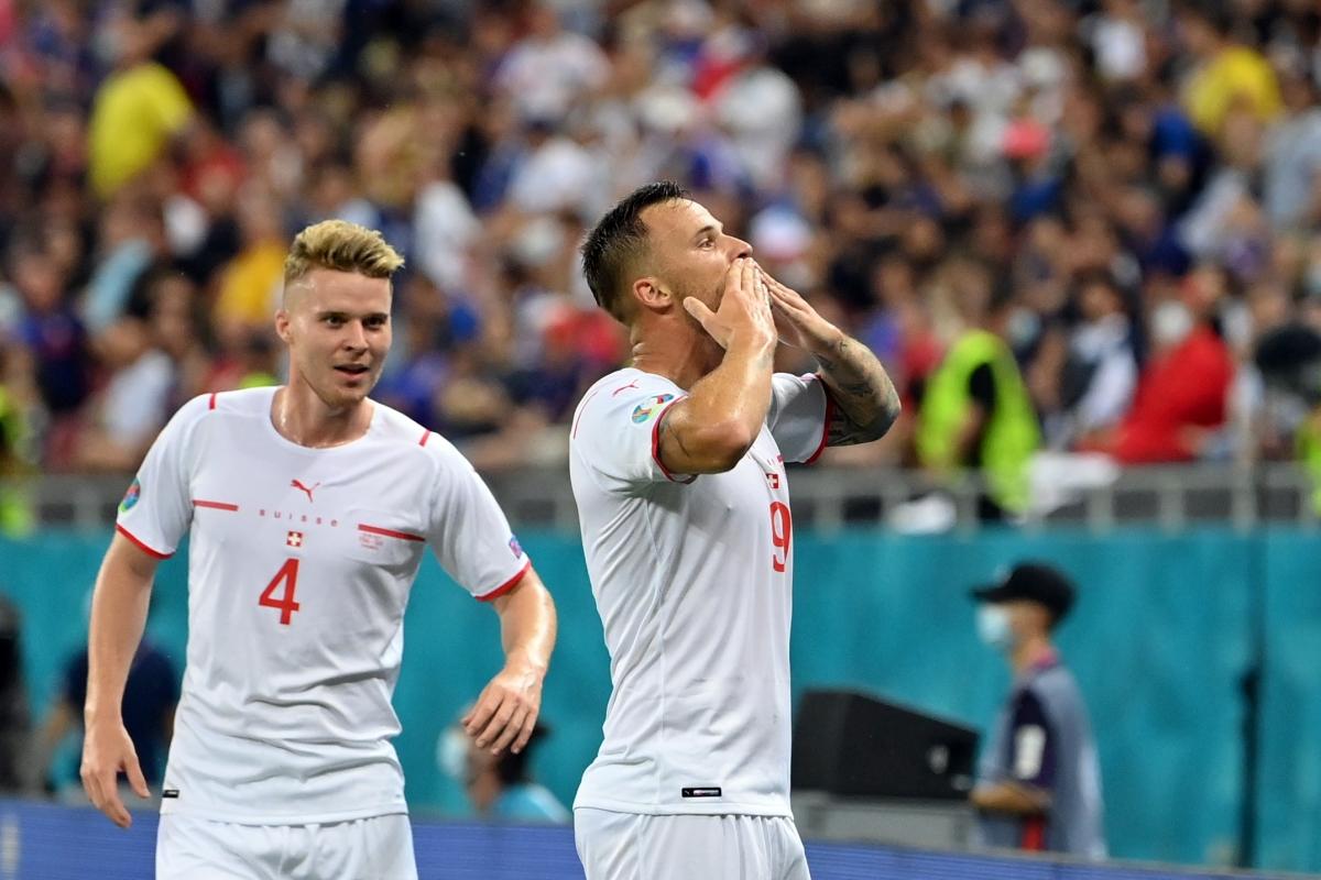 Các cầu thủ Thụy Sĩ ăn mừng chiến thắng bất ngờ trước Pháp. (Ảnh: Reuters). 