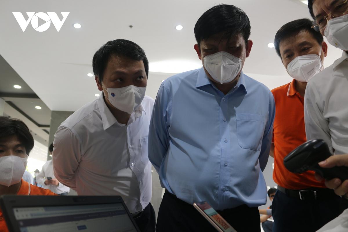Bộ trưởng Bộ Y tế Nguyễn Thanh Long kiểm tra công tác tiêm chủng