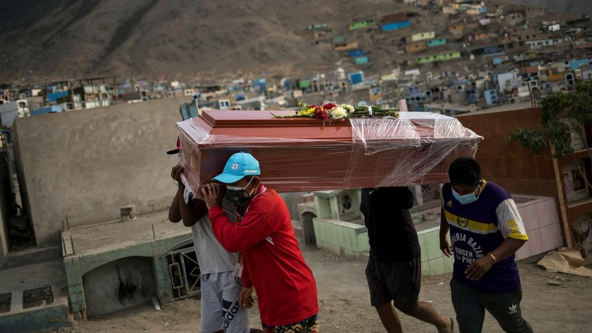 Số người chết vì Covid-19 ở Peru bất ngờ tăng gần gấp 3 trong vòng chỉ 1 ngày. Ảnh: Reuters
