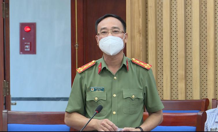 Giám đốc Công an tỉnh Đại tá Phạm Thế Tùng phát biểu tại cuộc họp.