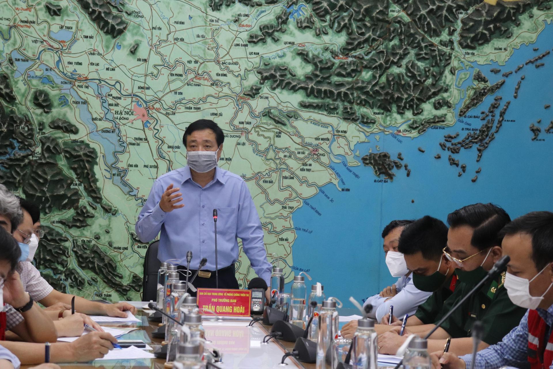 Ông Trần Quang Hoài: Tùy vào diễn biến, cường độ của ATNĐ, bão các địa phương thực hiện cấm biển.