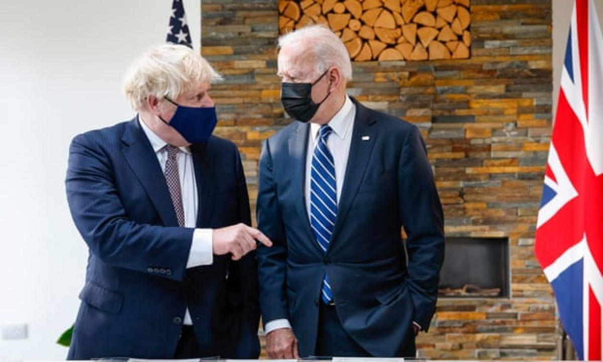 Thủ tướng Anh Boris Johnson hội đàm với Tổng thống Mỹ Joe Biden. Ảnh: The Guardian