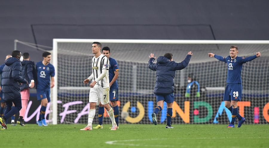 Ronaldo và Juventus từng ngậm ngùi dừng cuộc chơi ở vòng 1/8 Champions League mùa vừa qua vì thua Porto theo luật bàn trên sân khách. Ảnh: ANSA