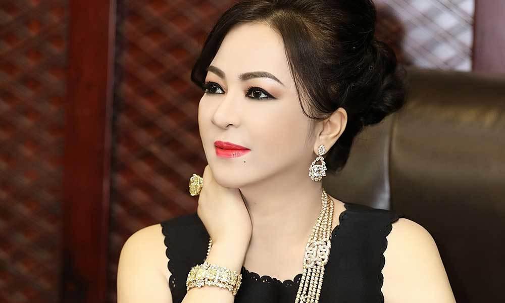 Bà Nguyễn Phương Hằng 
