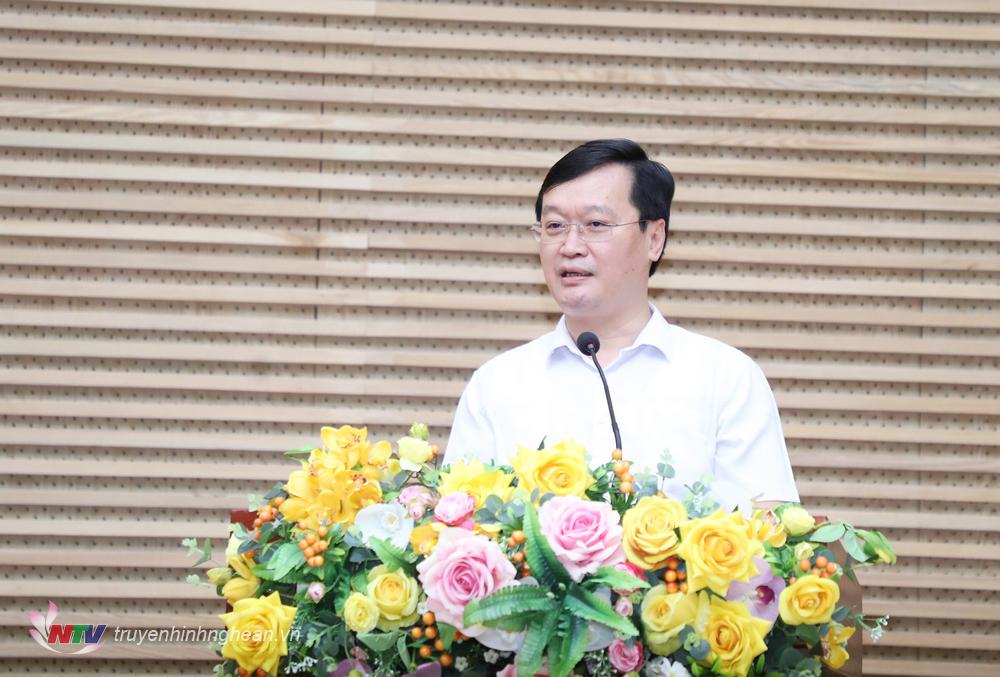 Chủ tịch UBND tỉnh Nguyễn Đức Trung phát biểu giao nhiệm vụ.