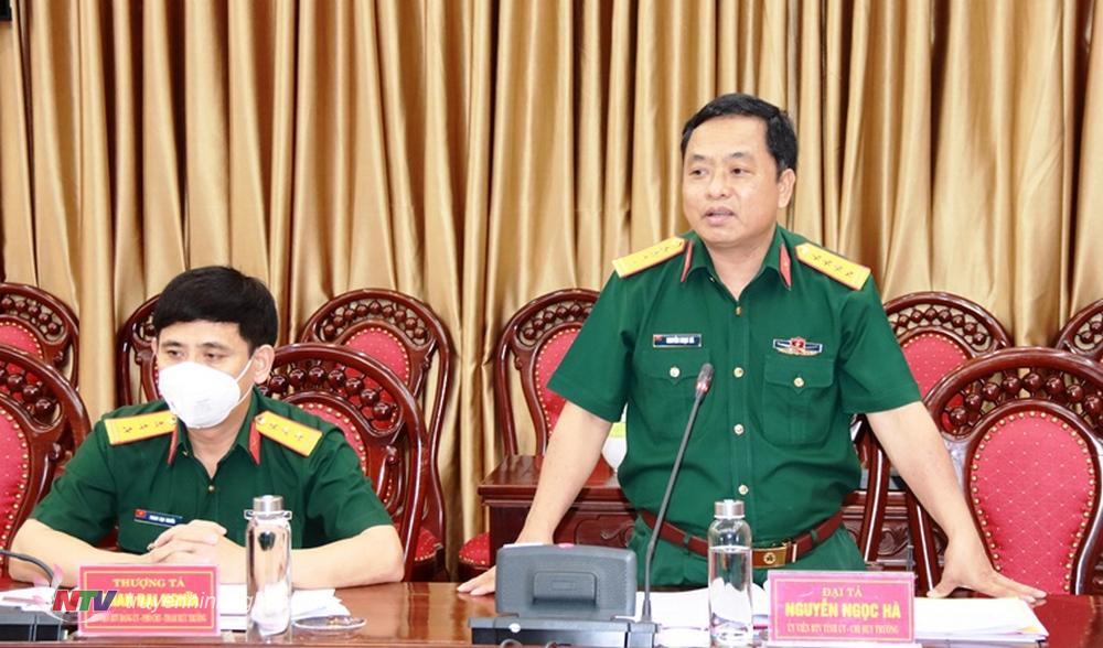 Đại tá Nguyễn Ngọc Hà - Uỷ viên BTV Tỉnh uỷ, Chỉ huy trưởng Bộ CHQS tỉnh phát biểu tại hội nghị.