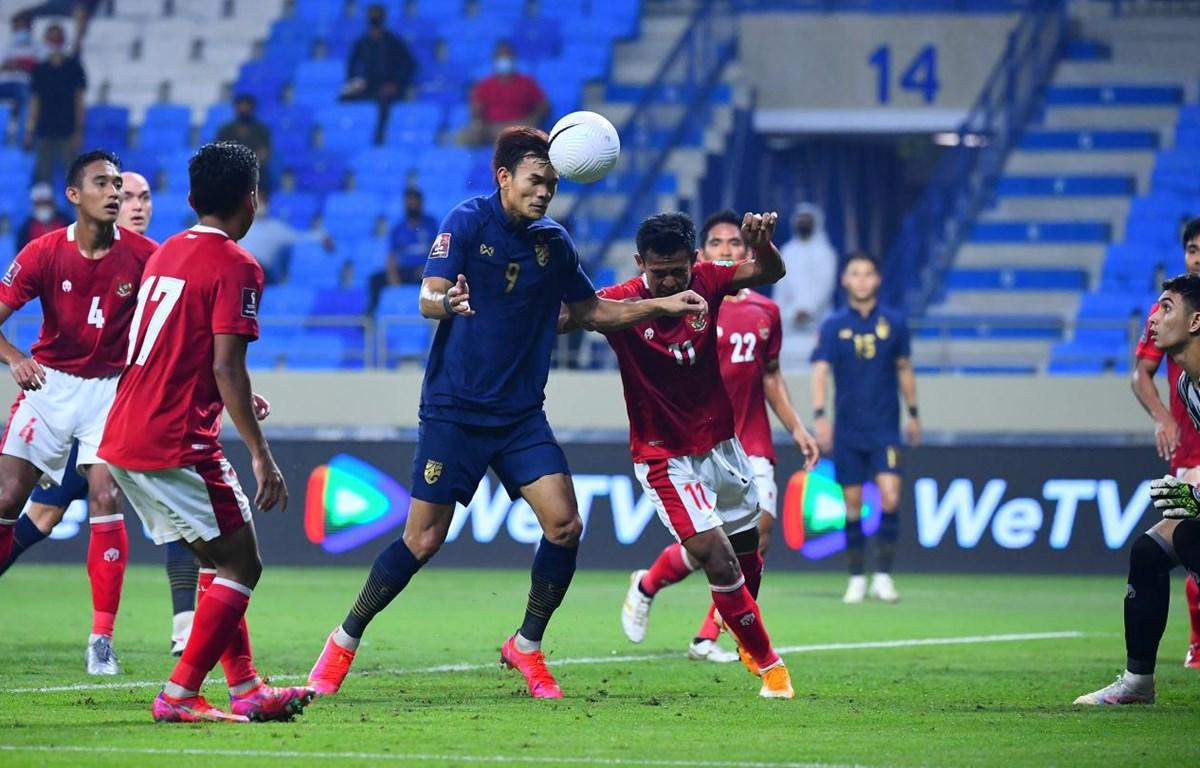 Thái Lan (áo xanh) bất lực trước Indonesia (Ảnh: AFC)