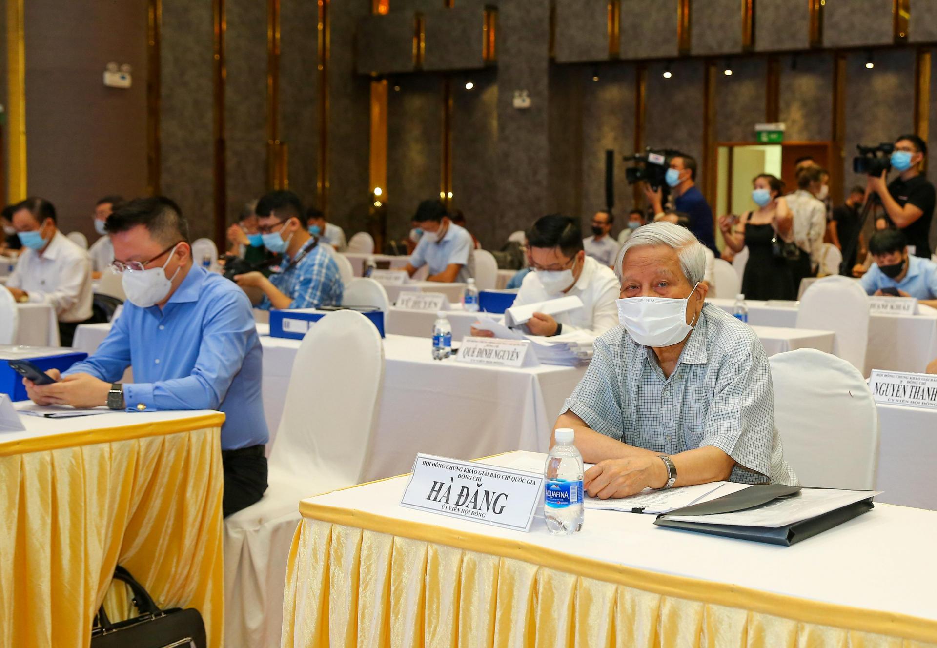 Các đại biểu tham dự Hội đồng chung khảo Giải báo chí quốc gia. 