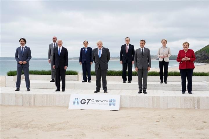 Lãnh đạo các nước G7 nhóm họp tại Anh. (Ảnh: Reuters)