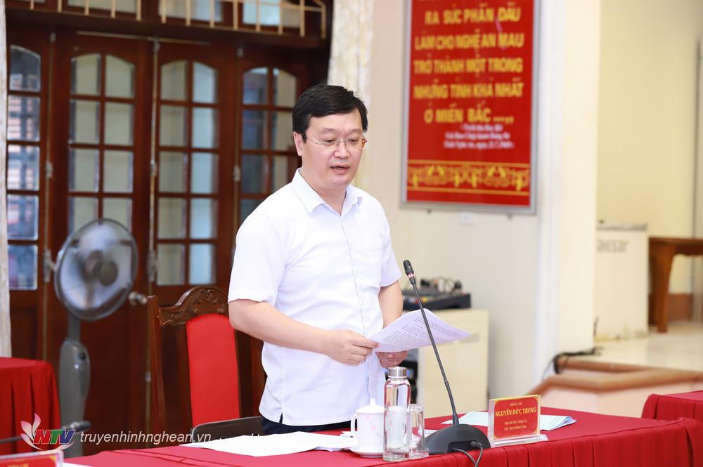 Đồng chí Nguyễn Đức Trung - Phó Bí thư Tỉnh uỷ, Chủ tịch UBND tỉnh phát biểu ý kiến tại cuộc họp.