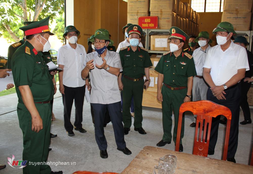 Đồng chí Đỗ Xuân Tuyên - Thứ trưởng Bộ Y tế và đoàn công tác khảo sát tại Kho K55, Cục Hậu cần Quân khu 4.