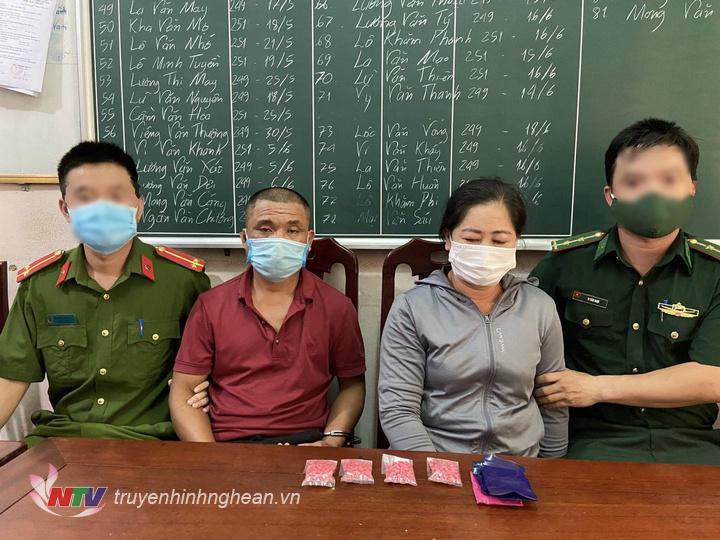Hai đối tượng Võ Văn Quang và Trần Thị Nguyệt bị bắt cùng số ma tuý thu giữ được.