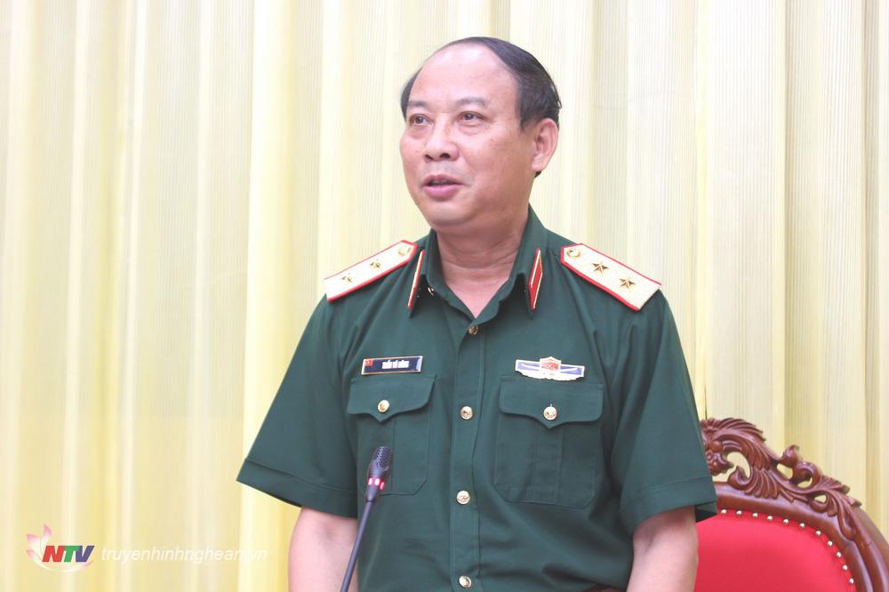 Trung tướng Trần Võ Dũng, Bí thư Đảng ủy, Chính ủy Quân khu phát biểu tại hội nghị.