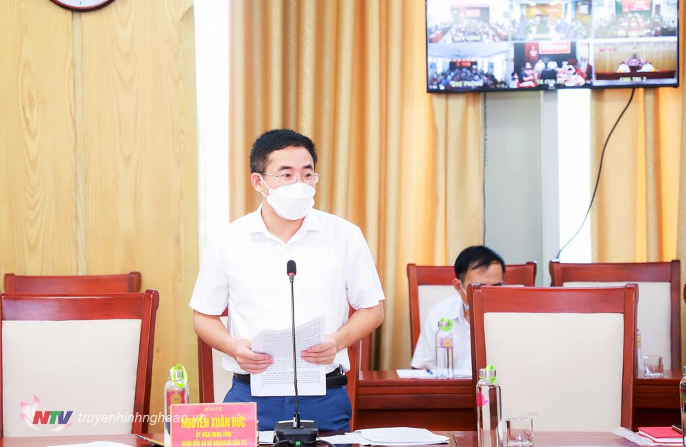 Giám đốc Sở Kế hoạch - Đầu tư Nguyễn Xuân Đức phát biểu ý kiến tại cuộc họp.