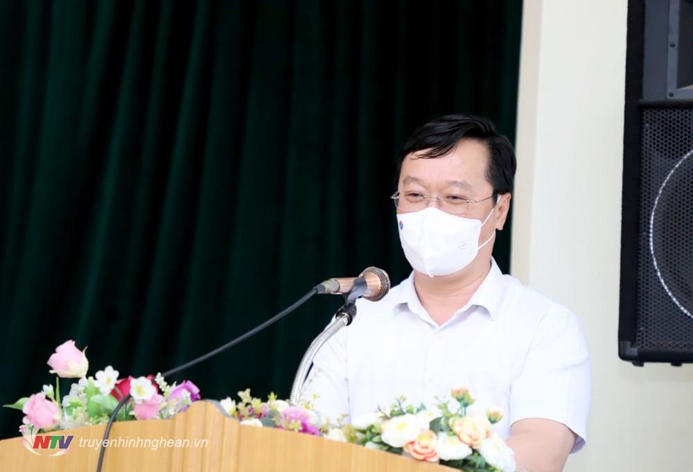 Chủ tịch UBND tỉnh Nguyễn Đức Trung đã chia sẻ khó khăn, vất vả của cán bộ, nhân viên CDC.