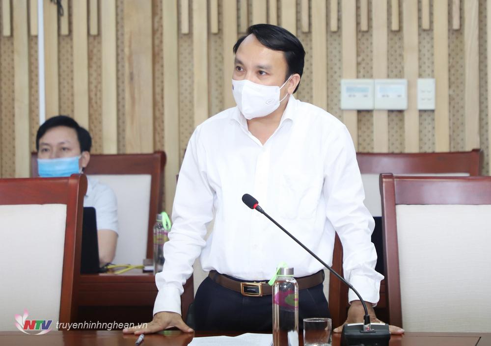 Giám đốc Sở Y tế Dương Đình Chỉnh báo cáo nhanh tình hình dịch Covid-19 trên địa bàn tỉnh.