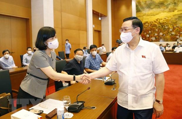 Chủ tịch Quốc hội Vương Đình Huệ với lãnh đạo cơ quan báo chí. (Ảnh: Doãn Tấn/TTXVN)