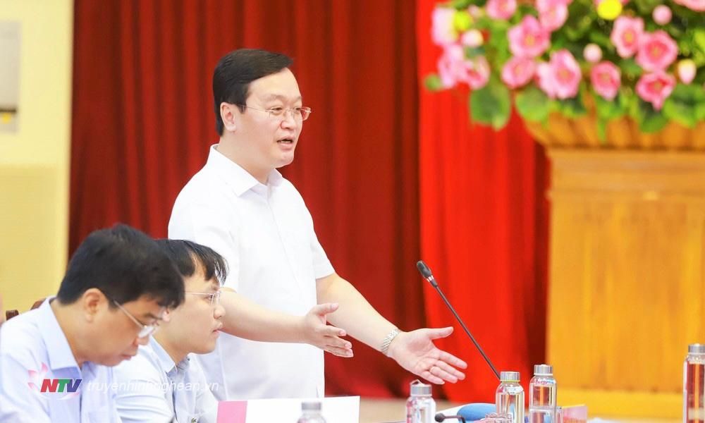 Phó Bí thư Tỉnh ủy, Chủ tịch UBND tỉnh Nguyễn Đức Trung phát biểu tại phiên làm việc. 