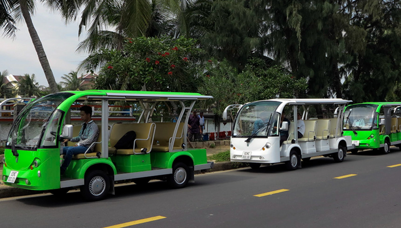 Xe điện chở khách tham quan du lịch Hội An - Ảnh: Intenet