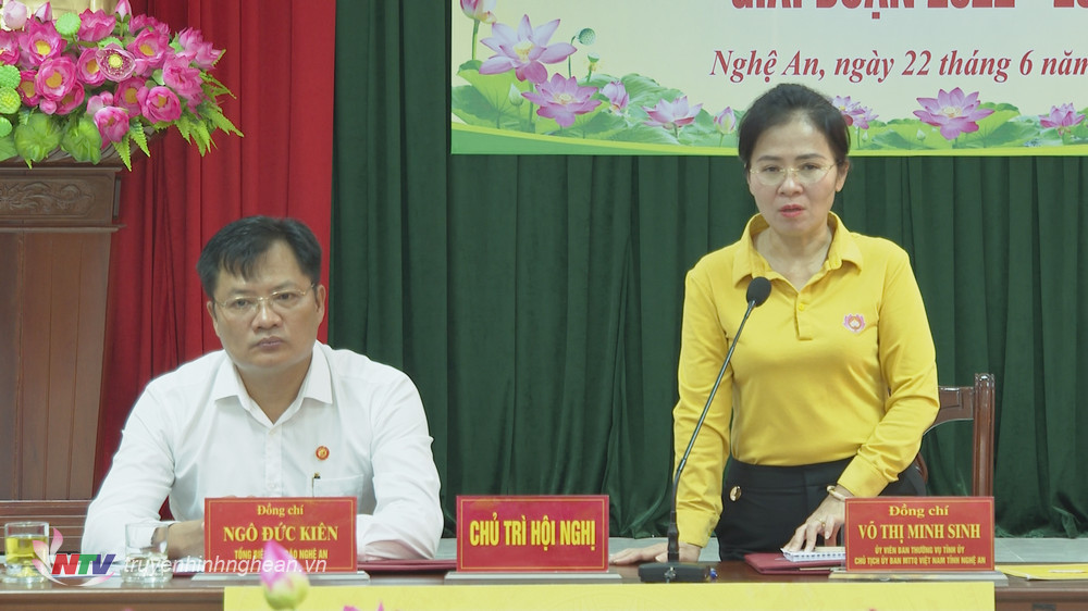 Chủ tịch Ủy ban Mặt trận Tổ quốc tỉnh Võ Thị Minh Sinh phát biểu tại buổi lễ.