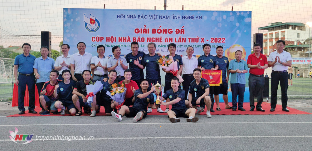 Đội bóng của Đài PTTH Nghệ An xuất sắc giành chức vô địch Giải Hội Nhà báo Nghệ An lần thứ X.