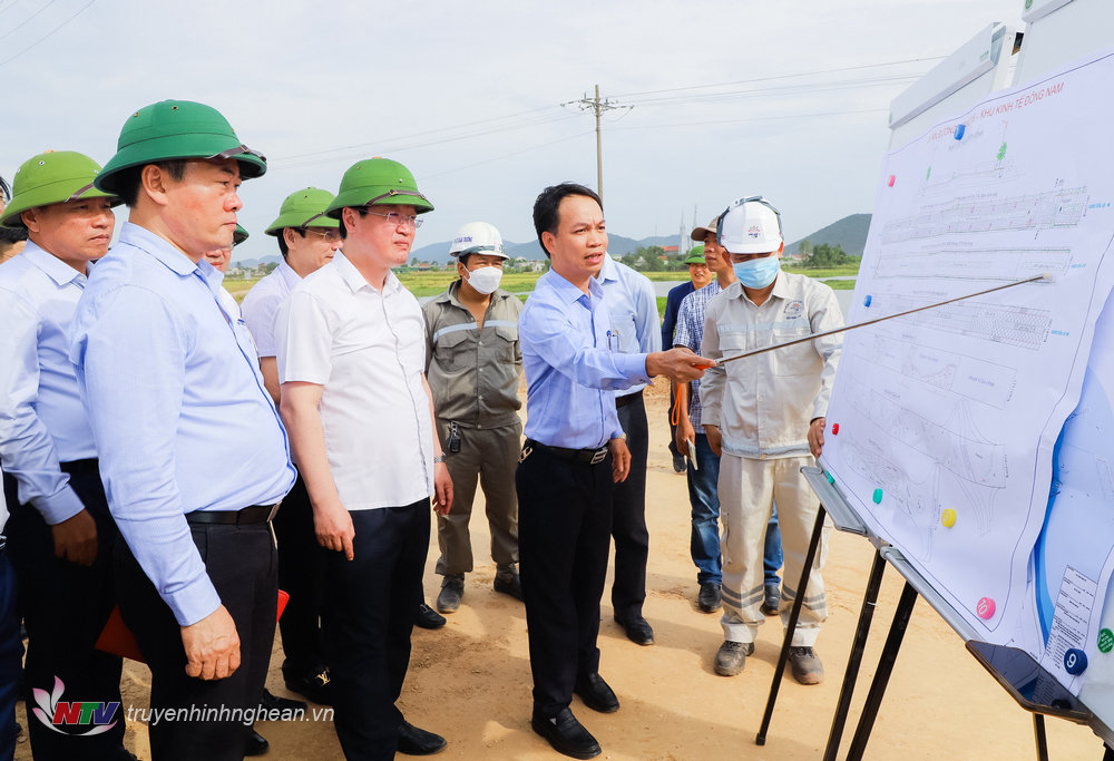 Chủ đầu tư báo cáo tiến độ xây dựng dự án tuyến đường ngang N5 (đoạn 1) trong KKT Đông Nam.