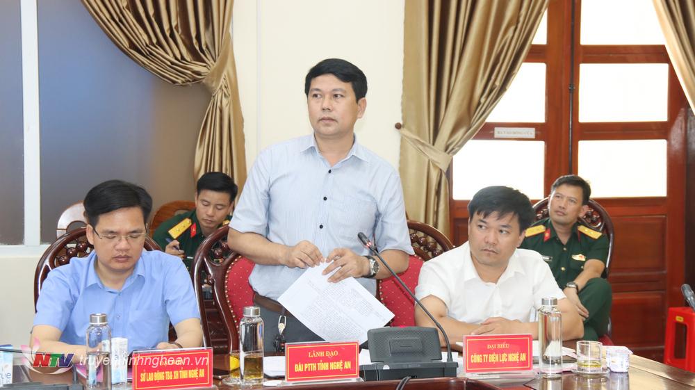 Đồng chí Phan Văn Thắng - Phó Giám đốc Đài PTTH Nghệ An đóng góp ý kiến tại hội nghị.