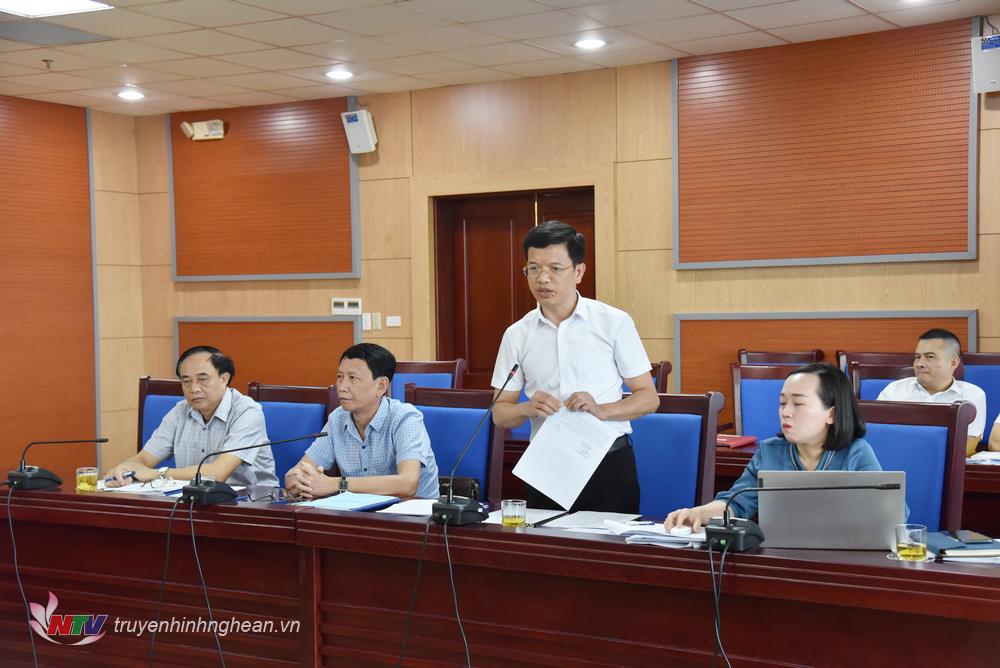 Phó Giám đốc Sở Kế hoạch và Đầu tư - đồng chí Nguyễn Văn Trường báo cáo kết quả thẩm định chủ trương đầu tư Dự án Trường Cao đẳng Kỹ thuật công nghiệp Việt Nam - Hàn Quốc.