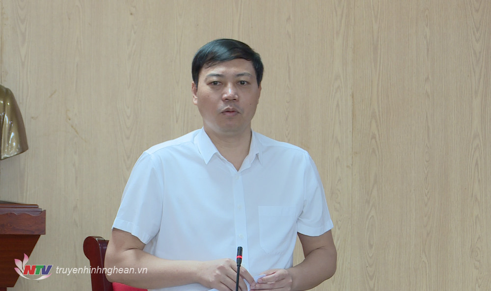Phó Giám đốc Sở Kế hoạch và Đầu tư - đồng chí Nguyễn Văn Trường báo cáo kết quả thẩm định chủ trương đầu tư Dự án Trường Cao đẳng Kỹ thuật công nghiệp Việt Nam - Hàn Quốc.