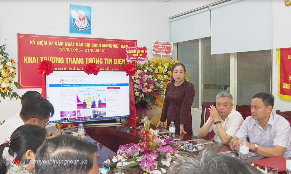 Trưởng Ban Tuyên giáo Tỉnh uỷ Nguyễn Thị Thu Hường phát biểu tại buổi lễ.